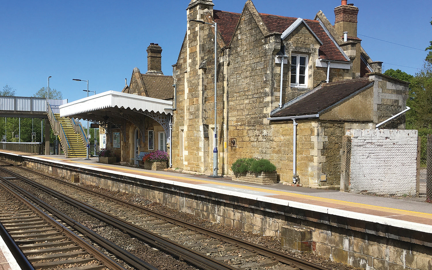 Hornby South Eastern Railway Platform Shelter