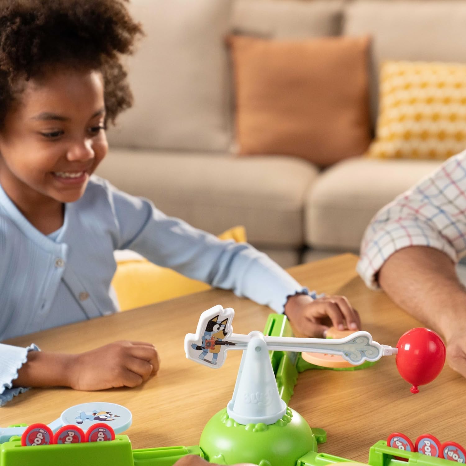Bluey 90973 Keepy Uppy Game. Keep Air. Includes Motorized Balloon. 2-3 Players. Ages 4+, Multicolor