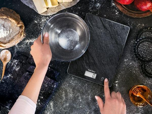Soehnle Page Compact 300 Slate, digitale Küchenwaage mit Schiefermuster, Gewicht bis zu 5 kg, Haushaltswaage mit patentierter Sensor-Touch-Funktion, elektronische Waage inkl. Batterien Schiefer 300