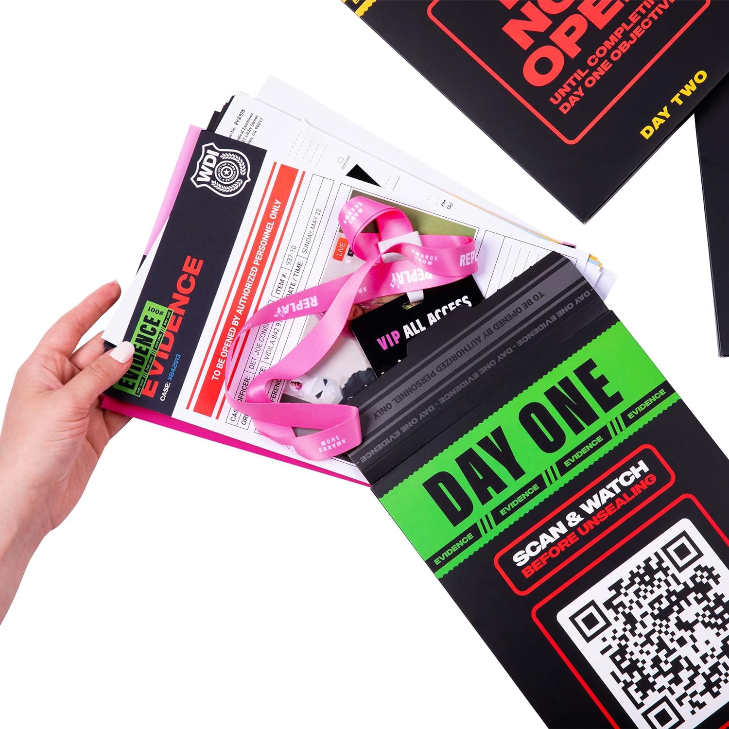 WHAT DO YOU MEME? Who Killed Mia — A Modern Murder Mystery Game True Crime Solving Games for Adults, Find Out who Killed Influencer Mia Star
