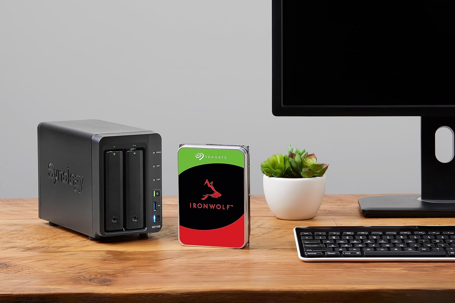 agate IronWolf, 1 TB, Enterprise Internal NAS HDD – CMR 3.5 Inch, SATA 6 Gb/s, 5400 RPM, 64 MB Cache for RAID NAS, Rescue Services (ST1000NT008