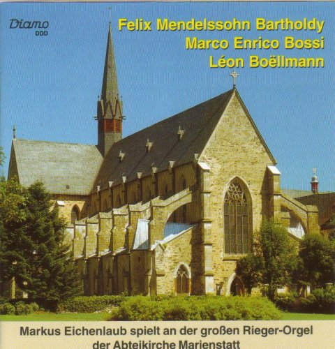 Markus Eichenlaub spielt an der grossen Rieger-Orgel der Abteikirche Marienstatt