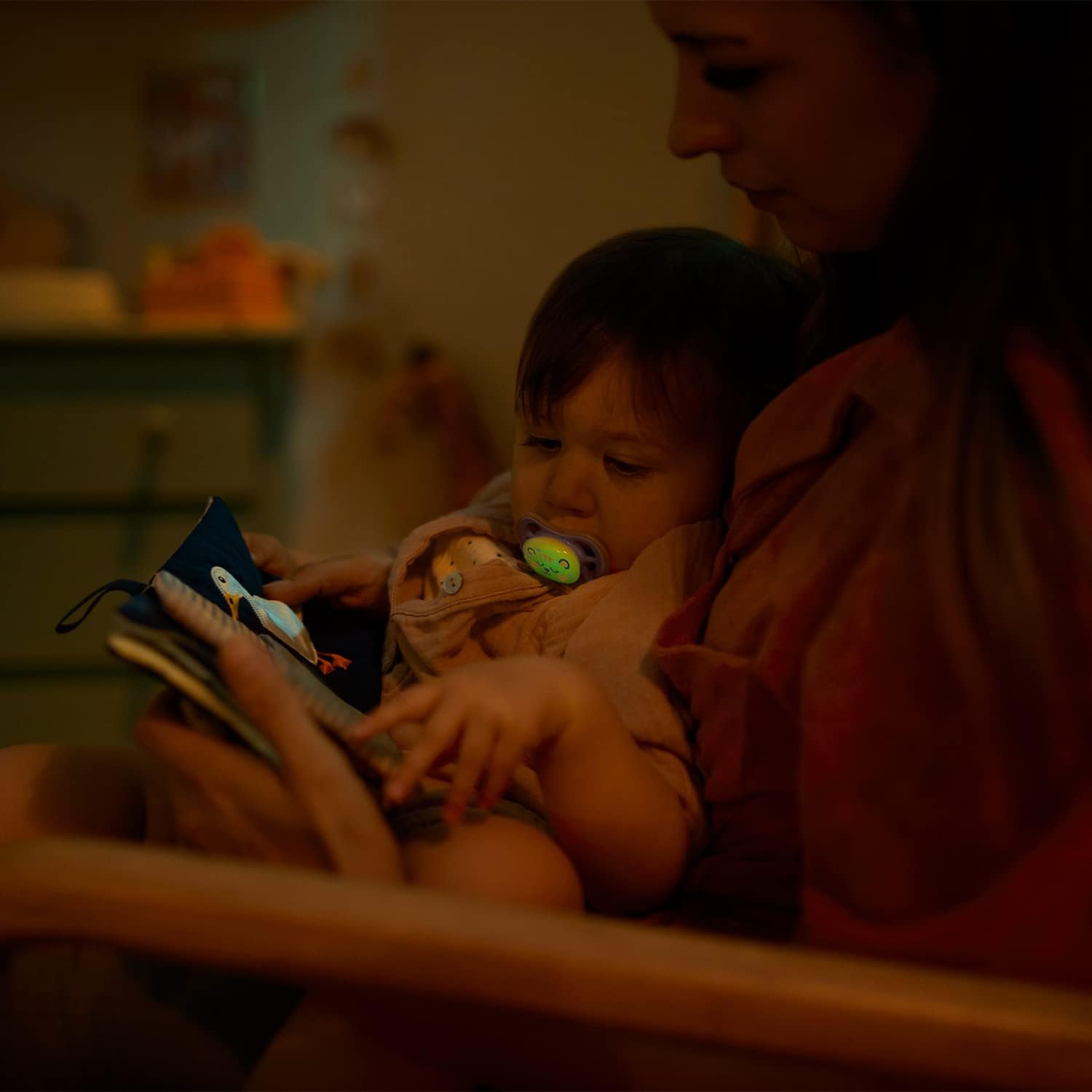 Philips Avent SCF376/01 2 Ultra Air Dummies, 18 Months and +, Orthodontic and BPA , Glow in The Dark Cloud/Tiger