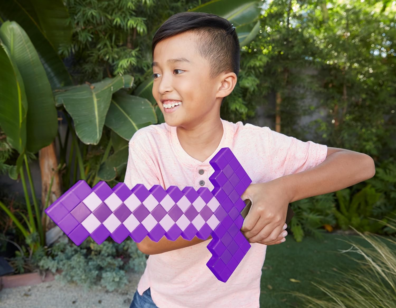 Mattel Minecraft Role-Play Battle Toy Accessory Collection with Pixelated Design (Styles May Vary), HTL93