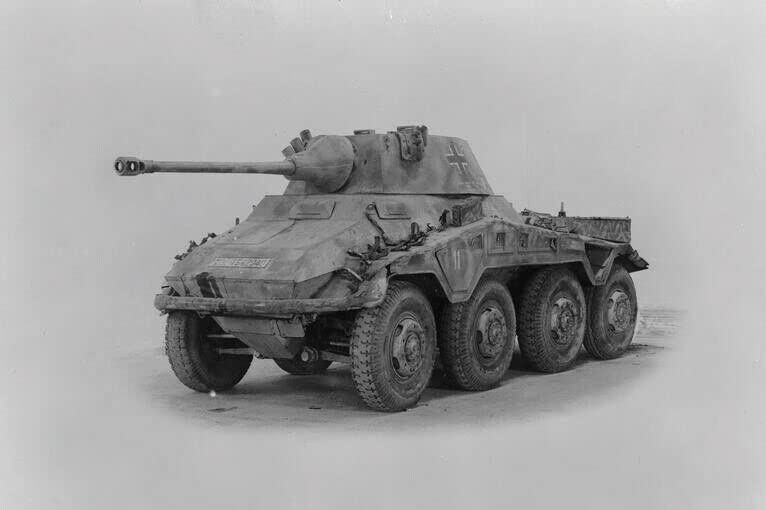 Zvezda - 1/100 Sd.kfz.234 Puma (9/22) *zve6285
