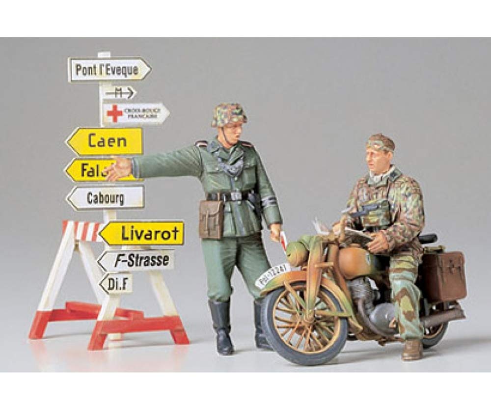Tamiya 300035241 - 1:35 Diorama-Set Motorrad mit Wegweiser (2