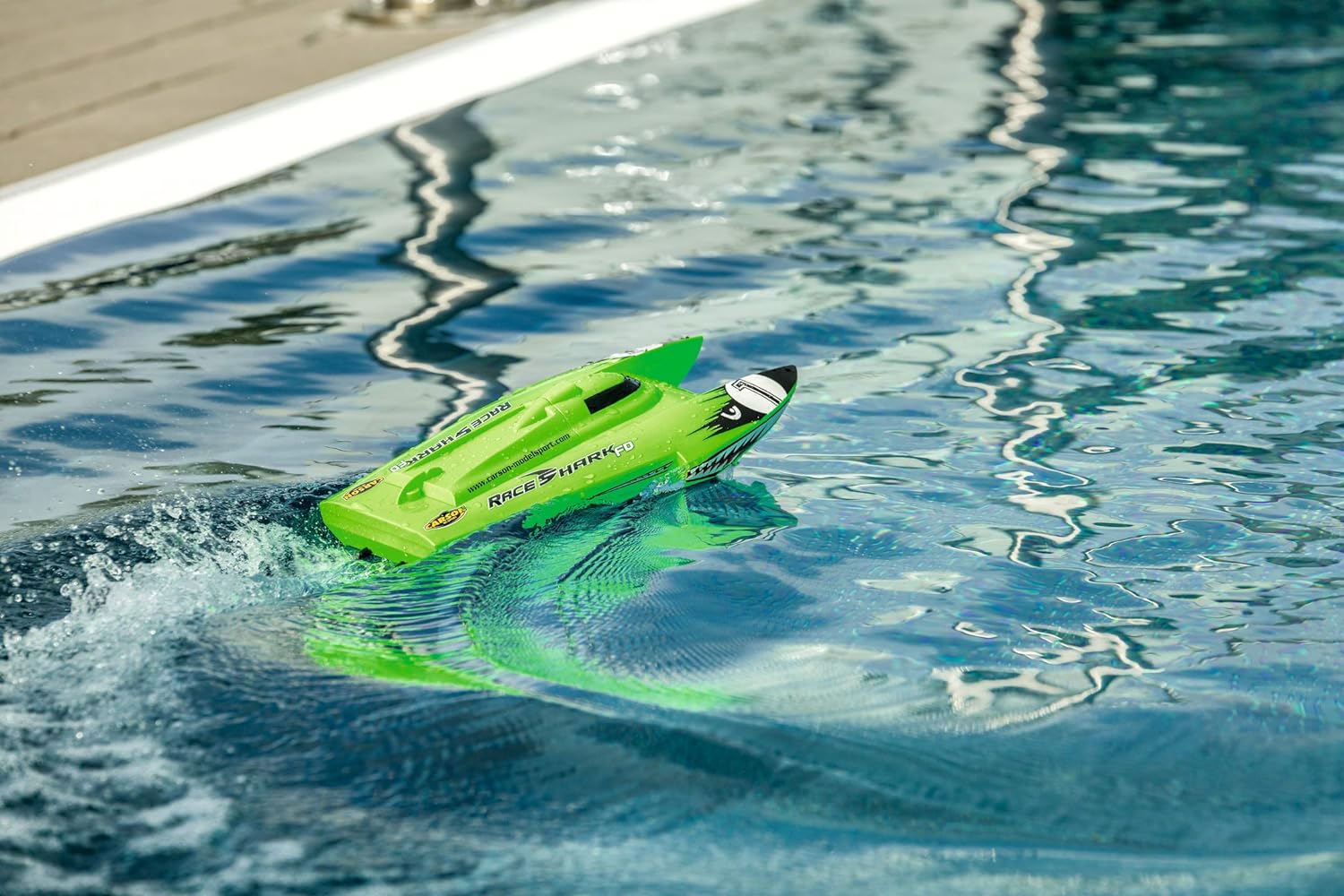 Carson 108025 Boot 500108025 – Race Shark FD 2.4G 100% Children from 8 Years, RC Boat RTR, Green