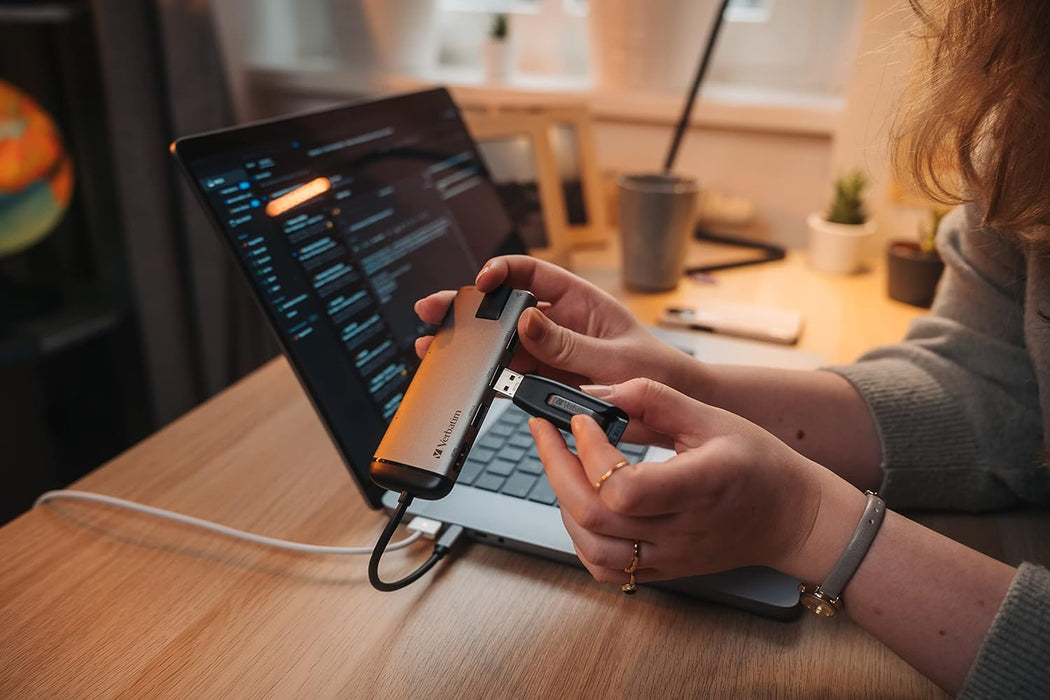 VERBATIM Store 'n' Go V3 USB-Stick - USB-3.2 Gen 1 - 32 GB - memory stick with sliding-mechanism - USB-3 with SuperSpeed-interface - external storage for laptop notebook and co - black