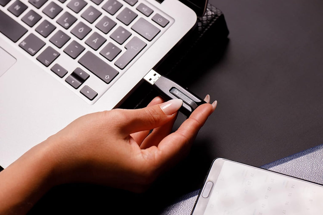 VERBATIM Store 'n' Go V3 USB-Stick - USB-3.2 Gen 1 - 32 GB - memory stick with sliding-mechanism - USB-3 with SuperSpeed-interface - external storage for laptop notebook and co - black